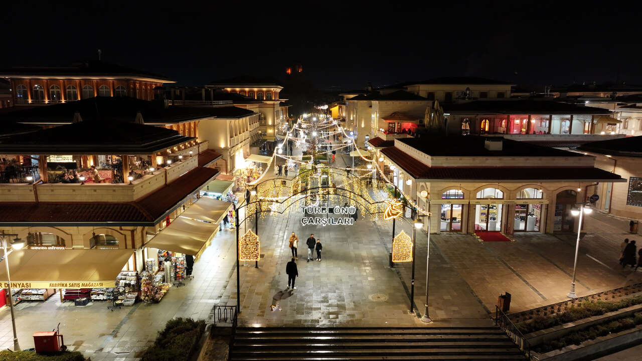 Şeb-i Arus için ışıklandırılan Konya sokaklarında görsel şölen oluştu 8